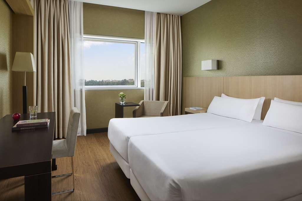 Nh Ribera Del Manzanares Hotel Madrid Phòng bức ảnh